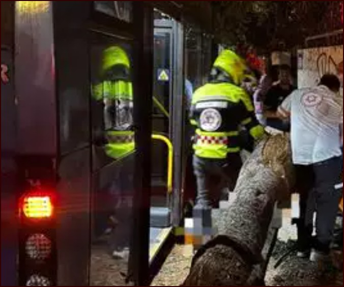 על פי הדיווחים הראשוניים, מדובר בתאונת דרכים קשה ברחוב דיזינגוף בתל אביב