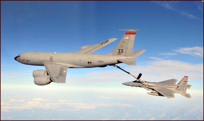 מטוס תדלוק אמריקאי מדגם KC-135 התרסק במערב עיראק לאחר התנגשות במטוס אחר